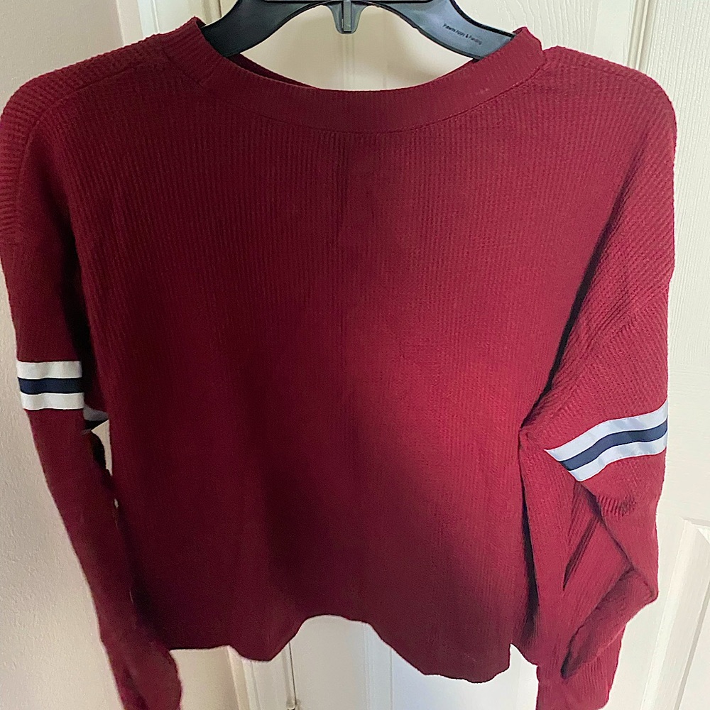 cute long sleeve Hollister shirt, slightly cropped